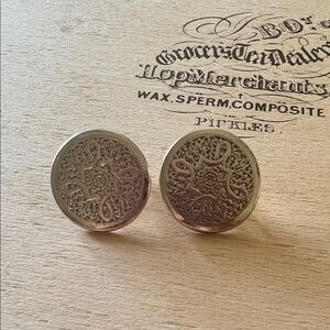 Vintage Accessocraft NYC Round screw back/clip Button Earrings gold-Tone signed